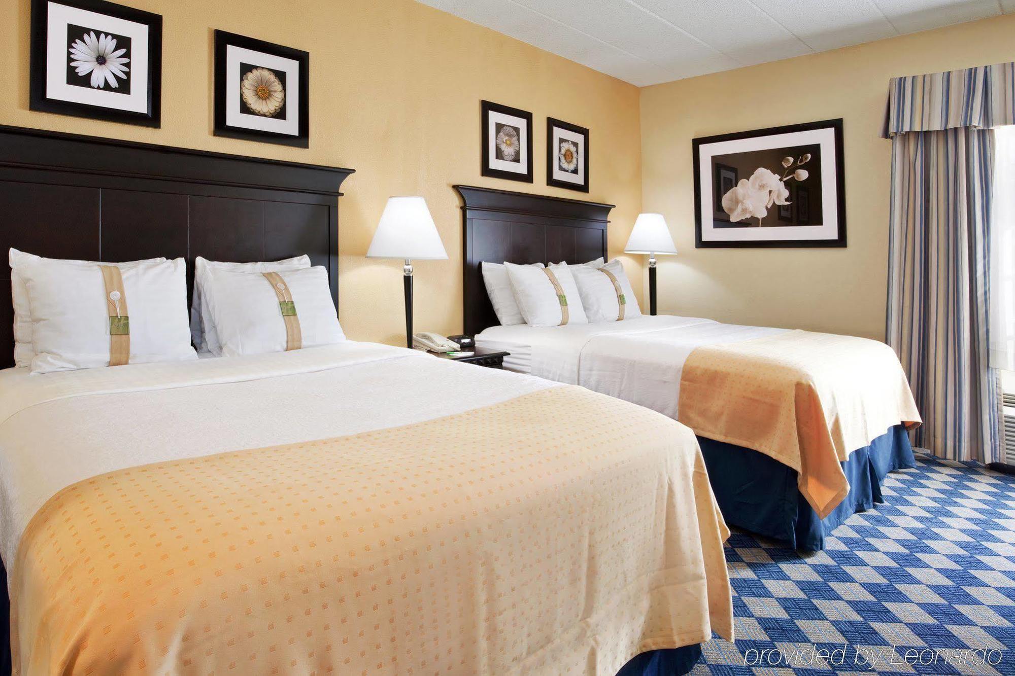 Holiday Inn Columbus North I-270 Worthington Room photo